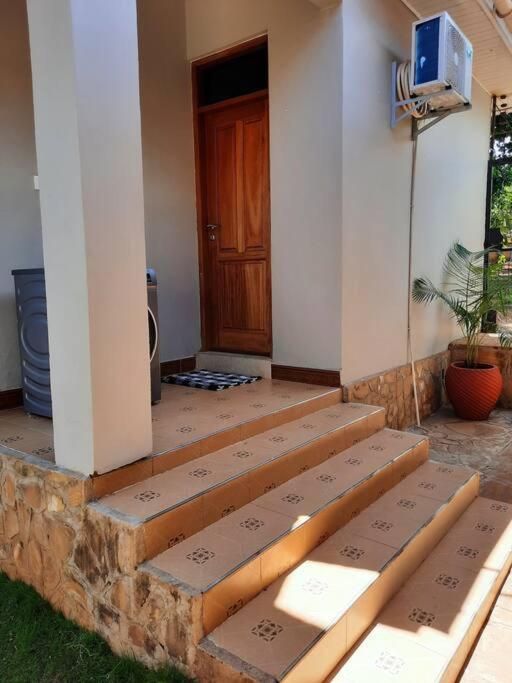 Ellyz Home Stay Moshi Exterior foto