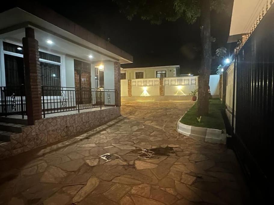 Ellyz Home Stay Moshi Exterior foto