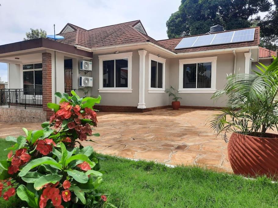 Ellyz Home Stay Moshi Exterior foto