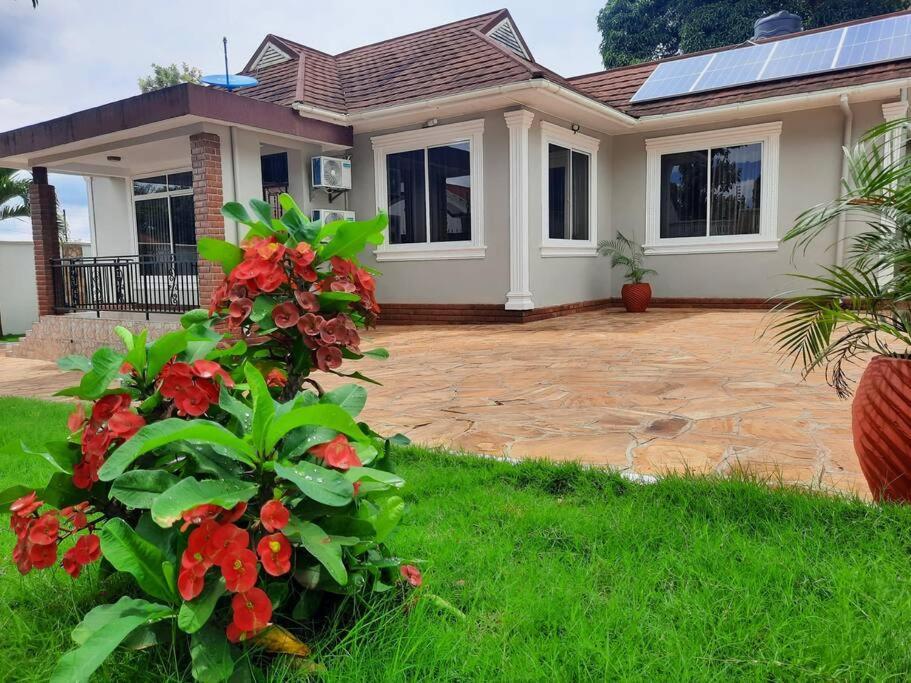 Ellyz Home Stay Moshi Exterior foto