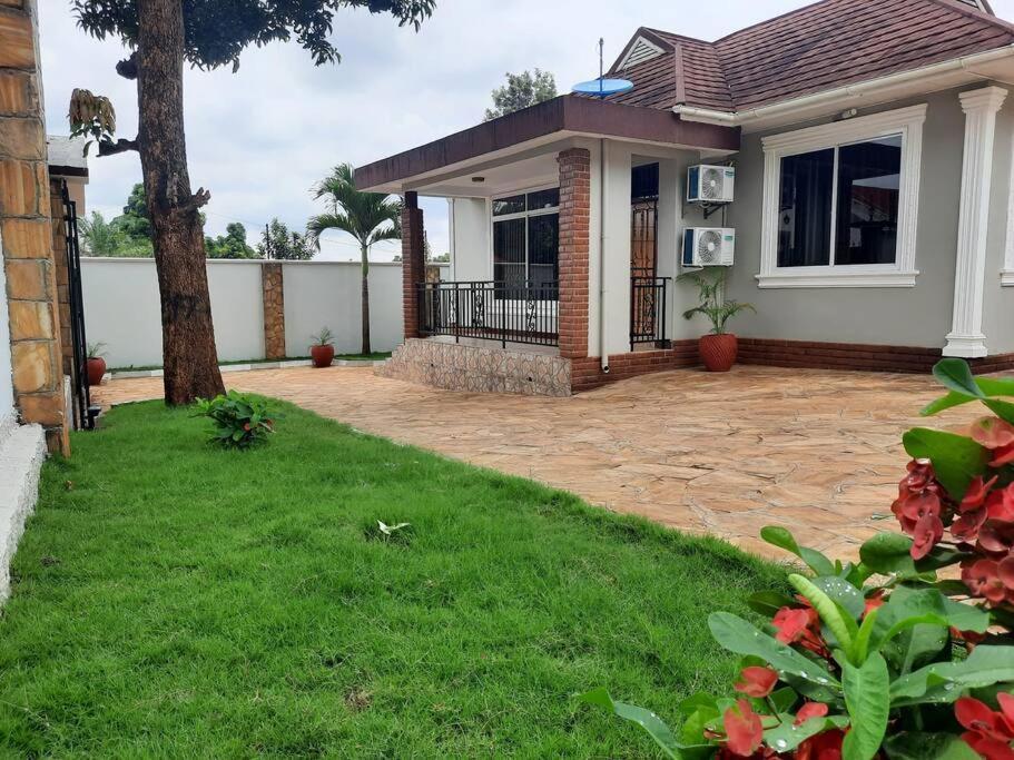 Ellyz Home Stay Moshi Exterior foto
