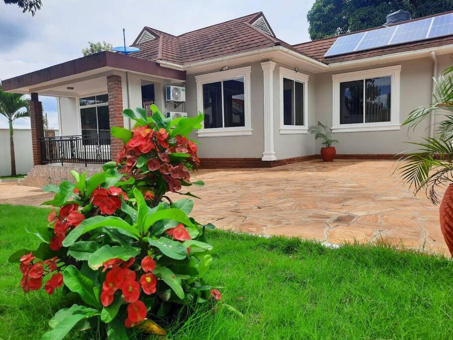 Ellyz Home Stay Moshi Exterior foto
